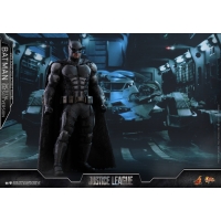 Hot Toys – MMS432 – Justice League –  Batman (Tactical Batsuit Version) Collectible