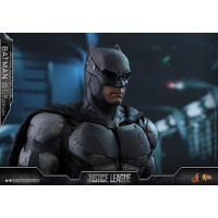 Hot Toys – MMS432 – Justice League –  Batman (Tactical Batsuit Version) Collectible