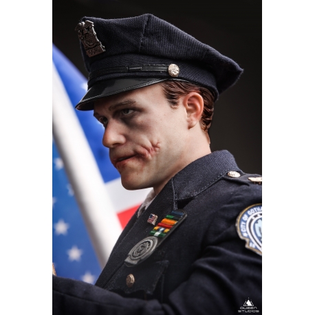 Queen Studios -  Joker 1/6 Statue (Police Uniform)