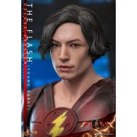 [Pre-Order] Hot Toys - MMS723 - The Flash - 1/6th scale The Flash (Young Barry) Collectible Figure