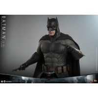 [Pre-Order] Hot Toys - MMS731 - Batman v Superman: Dawn of Justice - 1/6th scale Batman (2.0) Collectible Figure