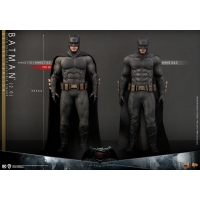 [Pre-Order] Hot Toys - MMS732 - Batman v Superman: Dawn of Justice - 1/6th scale Batman (2.0) Collectible Figure (Deluxe Ver.) 