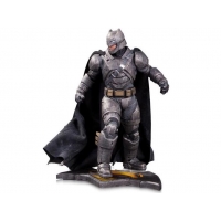 DC Collectibles - Batman Vs. Superman: Dawn of Justice 1/6 Scale Statue – Armored Batman