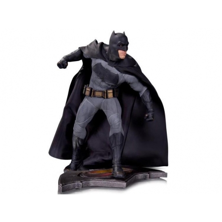 DC Collectibles - Batman Vs. Superman: Dawn of Justice 1/6 Scale Statue – Batman